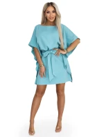 287-40 SOFIA Motýlí šaty se zavazováním v pase - pastelově tyrkysové 287-40 SOFIA Motýlí šaty se zavazováním v pase - pastelově tyrkysové