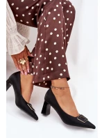 Lodičky na podpatku s ozdobnou sponou černé Seriva