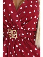 604-1 Smyslné bílé hráškové šaty s obálkovým výstřihem a ozdobným páskem - vínové