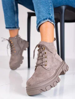 Jedinečné hnědé dámské kotníčkové boty na plochém podpatku