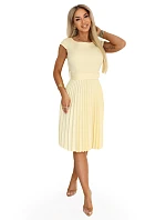 311-21 LILA Klasické plisované šaty s krátkými rukávy a páskem - máslově žluté