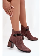 Semišové kožené dámské kotníkové boty na sloupku s ozdobným páskem zateplené D&A CR52-650 Hnědé