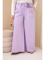 Dámské kalhoty Plus Size s širokou nohavicí a ozdobným květem v pase fialové