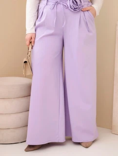 Dámské kalhoty Plus Size s širokou nohavicí a ozdobným květem v pase fialové