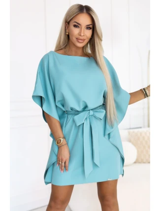 287-40 SOFIA Motýlí šaty se zavazováním v pase - pastelově tyrkysové 287-40 SOFIA Motýlí šaty se zavazováním v pase - pastelově tyrkysové