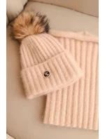 Dámská zimní souprava s bambulí a nákrčníkem béžová