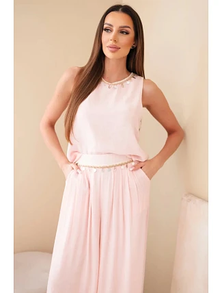 Dámský komplet z viskózy s tílkem bez rukávů a širokými kalhotami s ozdobným zakončením pudrově růžová Dámský komplet z viskózy s tílkem bez rukávů a širokými kalhotami s ozdobným zakončením pudrově růžová
