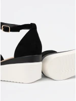 Exkluzívní černé dámské sandály na klínku Exkluzívní černé dámské sandály na klínku