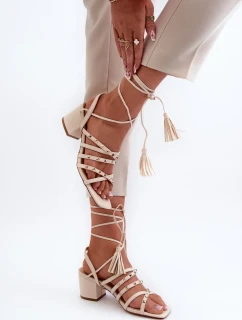 Béžové sandály na nízkém podpatku se zavazováním Chrisele zdobené cvočky