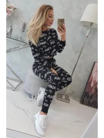 Sada s černými nápisy