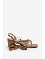 Šněrovací Sandály Na Nízkém Podpatku Ozdobené Kolíčky Zelené Chrisele Šněrovací Sandály Na Nízkém Podpatku Ozdobené Kolíčky Zelené Chrisele