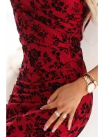 645-2 Přiléhavé maxi šaty s obálkovým výstřihem a rozparkem - vínové s elegantním vzorem