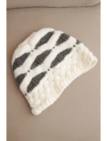Dámská zimní čepice z vlny v hrubém pletení a pruhy K465 ecru + grafitová