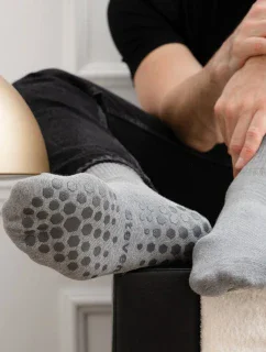 PÁNSKÉ PONOŽKY S ABS 088