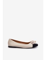 Dámské baleríny z ekologické kůže s ozdobným detailem béžové Divinella Dámské baleríny z ekologické kůže s ozdobným detailem béžové Divinella