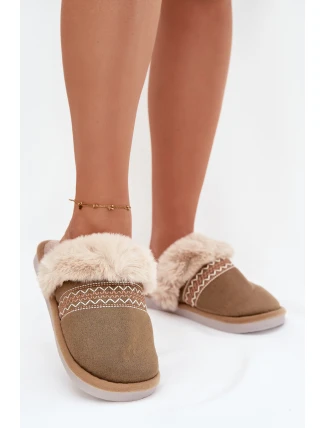 Dámské pantofle s kožíškem a výšivkou – zelené Devianne