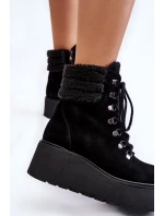 Dámské semišové boty na klínku černé Meniko