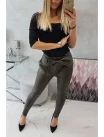 Kožené kalhoty vázané vpředu khaki barvy Kožené kalhoty vázané vpředu khaki barvy