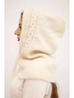 Dámská čepice s kapucí a pleteným uzlem ecru