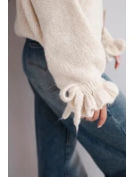 Dámský svetr s přídavkem mohéru s hrubým pletením a ozdobnými rukávy béžový