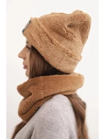 Dámská polarová souprava čepice a nákrčník s ozdobnou nášivkou camelový Dámská polarová souprava čepice a nákrčník s ozdobnou nášivkou camelový
