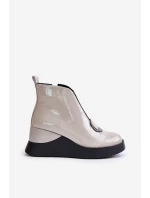 Lakovane Boty Na Klínu Zateplené D&A MR880-136 Světle šedé Lakovane Boty Na Klínu Zateplené D&A MR880-136 Světle šedé
