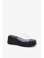 Dámské pantofle s průhledným páskem na klínu černé Meltiana