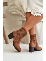 Kotníkové boty s ažurovým svrškem na podpatku, z eko semiše, hnědé Nevishiia Kotníkové boty s ažurovým svrškem na podpatku, z eko semiše, hnědé Nevishiia