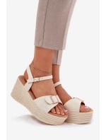 Dámské sandály na klínu s přezkou béžové Liniella Dámské sandály na klínu s přezkou béžové Liniella