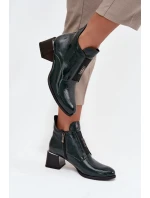 Kožené lakované kotníkové boty na klínu s ozdobným detailem zateplené Zazoo 60560 tmavě zelené