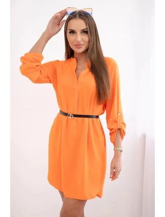 Šaty s delšími zády a pásem pomeranč