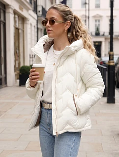 Dámská prošívaná bunda s kapucí v barvě ecru, FashionStreet TY5942