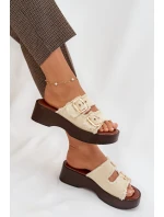 Dámské pantofle na platformě se zlatými sponami světle béžové Renelisse