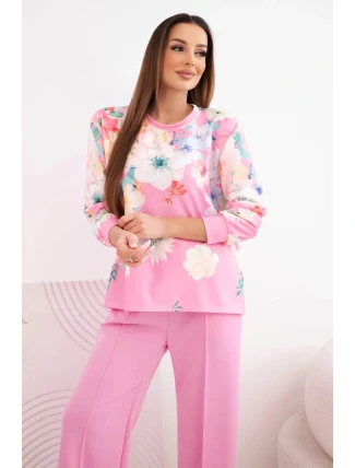 Dámský komplet z máslové viskózy s květinovým vzorem a širokými nohavicemi světle růžový