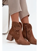 Dámské kotníky s perforovaným designem z přírodní semiše na podpatku Zazoo 3690 hnědé