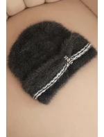 Dámská zimní čepice huňatá s perličkami a ozdobným vzorem grafitová