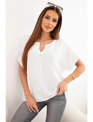 Dámská bavlněná mušelínová oversize halenka s výstřihem do V a krajkou bílá Dámská bavlněná mušelínová oversize halenka s výstřihem do V a krajkou bílá
