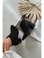 Dámské boty na sloupkovém podpatku se zdobením D&A – černé