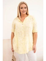 Dámská bavlněná halenka pro plnoštíhlé s krátkým rukávem a ozdobným knoflíkem žlutá Dámská bavlněná halenka pro plnoštíhlé s krátkým rukávem a ozdobným knoflíkem žlutá