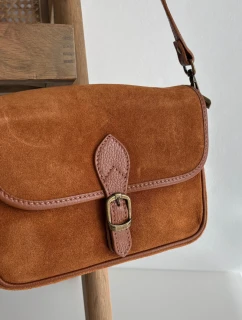 Kožená semišová kabelka přes rameno Camel Norla