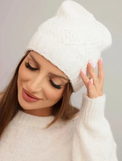 Dámská zimní čepice z vlny a s geometrickým vzorem K479 ecru