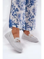 Dámské kožené mokasíny se zlatým detailem Vinceza – světle šedé