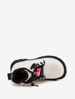 Zateplené dětské lakované botky s přívěskem „Miś“ – bílé Jovellea