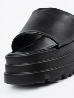 Designové dámské  nazouváky černé platforma