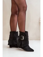 Boty Na Klínu S Ohnutým Závěsem A Přezkou Eko Semišové Černé Vortinia