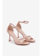 Lakované sandály na jehlovém podpatku Revella – béžové