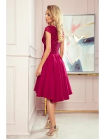 PATRICIA Dámské šaty ve vínové bordó barvě s delším zadním dílem a krajkovým výstřihem 300-4