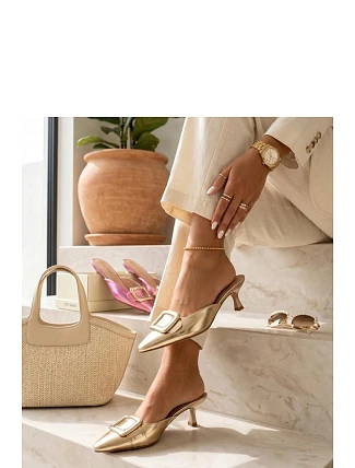 Klapky na podpatku model 228204 Solea