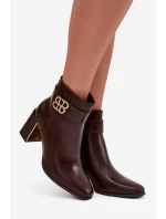 Dámské kotníkové boty na podpatku s páskem a zlatým detailem čokoládové Galinne