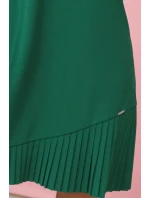 308-4 KARINE elegantní trapézové šaty s asymetrickým řasením - ZELENÉ